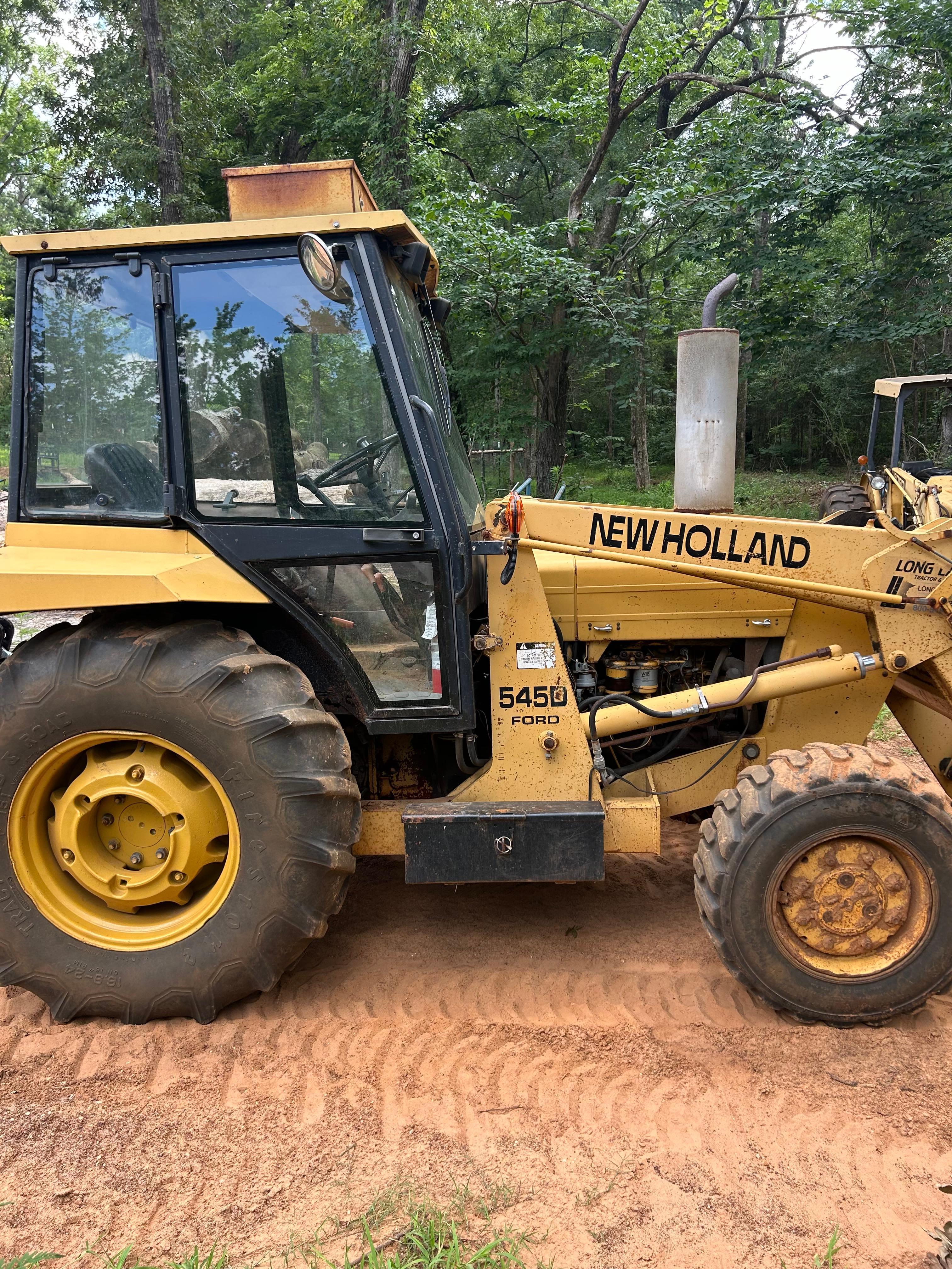 New Holland  545D  Tractor  .  Palestine, TX