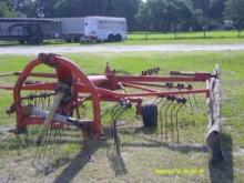 Kuhn hay rake fluffer