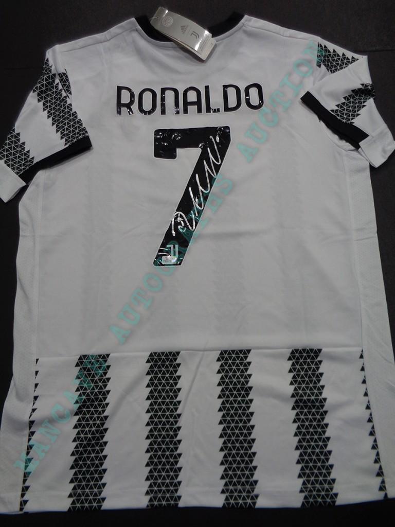 Cristiano Ronaldo FC Juventus Autographed Nike 2019-20 Home Soccer Jersey GA coa