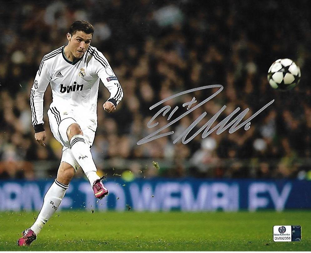 Cristiano Ronaldo Real Madrid Autographed 8x10 Photo GA coa