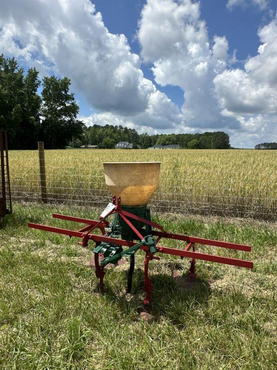 Fertilizer distributor