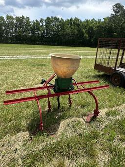 Fertilizer distributor