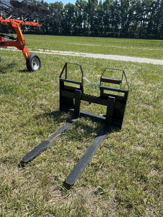 Quick attach forks