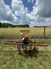 Fertilizer distributor