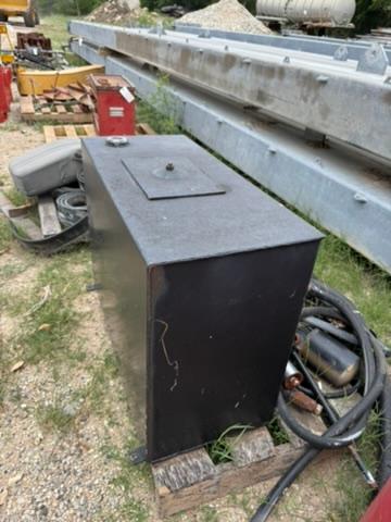 Hydraulic tank with mixed hoses and fittings.