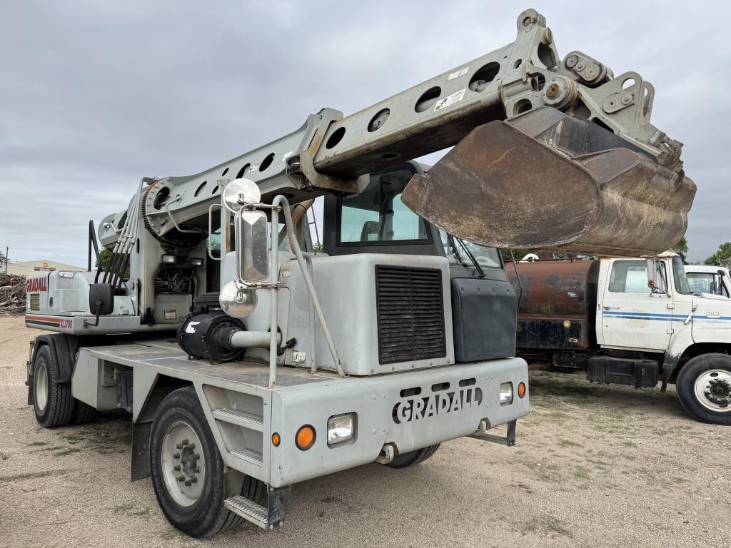 2007 Gradall XL3100, only 11,823 miles. 4203hrs