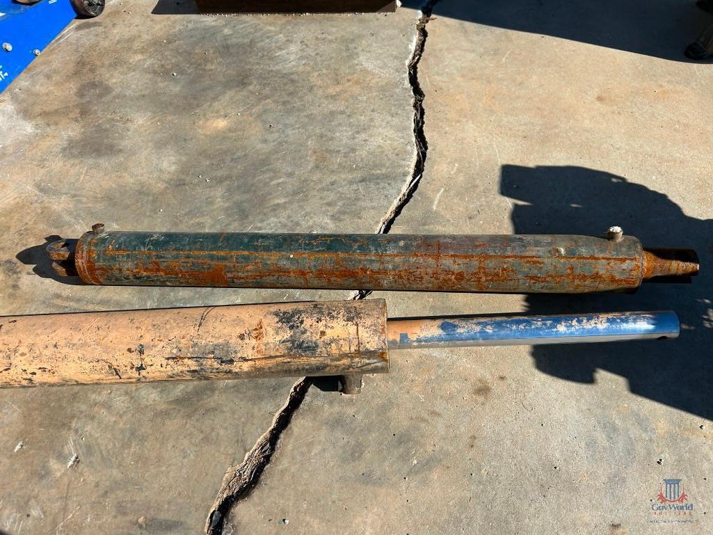 LOT CONSISTING OF (2) HYDRAULICS CYLINDERS