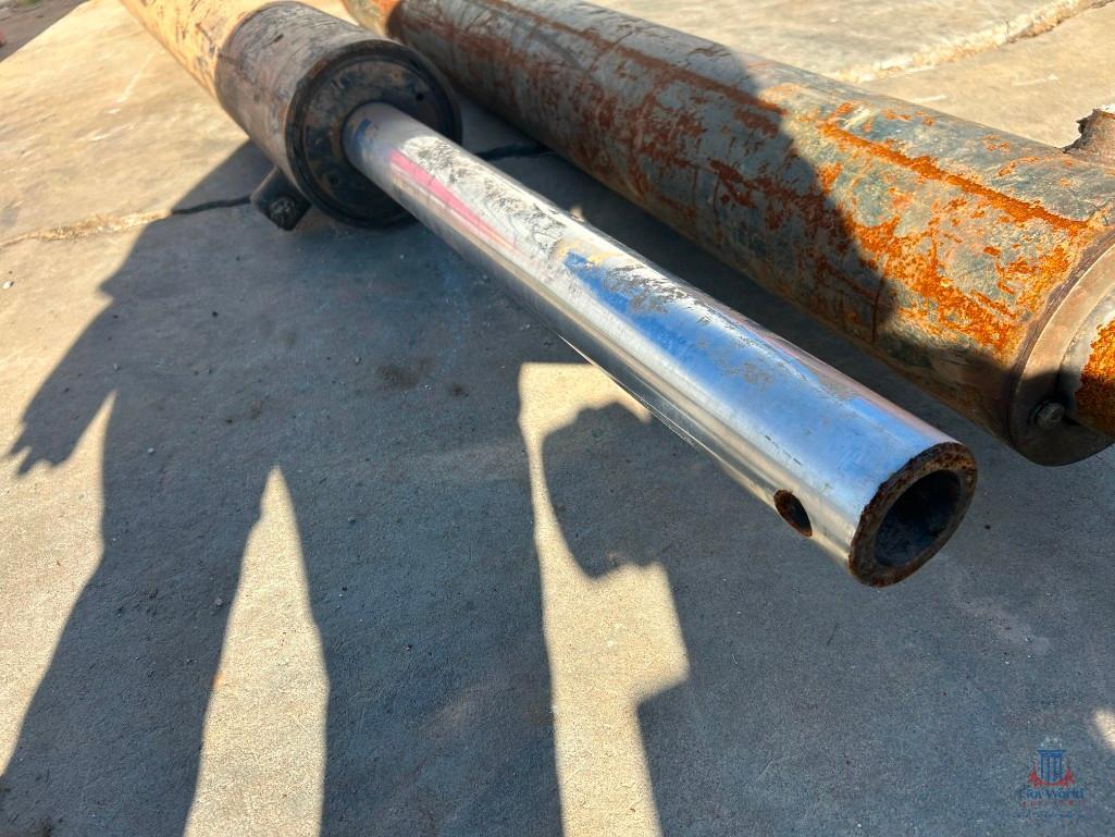 LOT CONSISTING OF (2) HYDRAULICS CYLINDERS