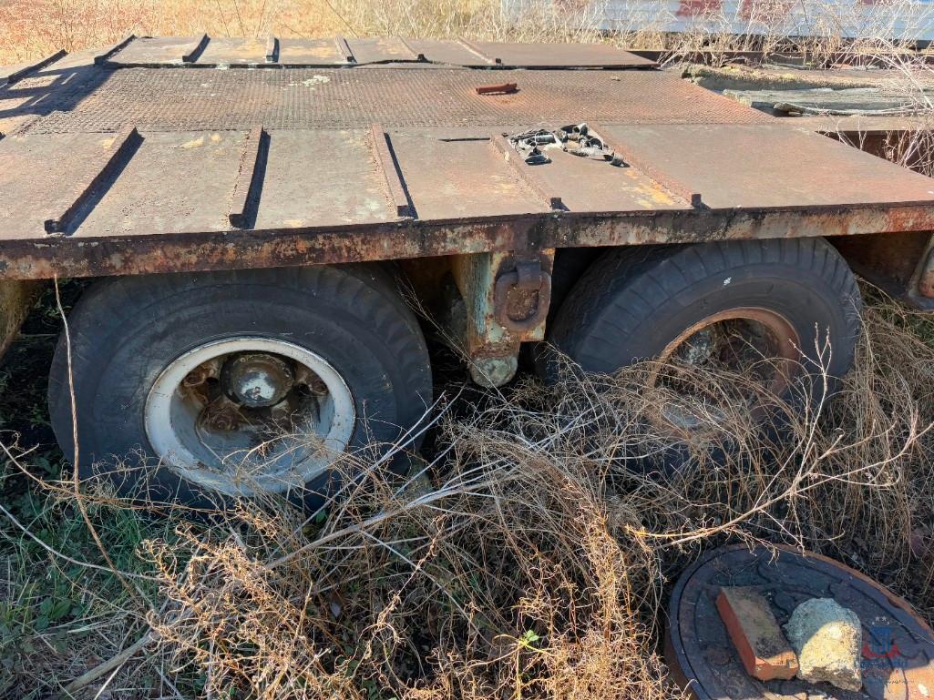 US DEPT. OF THE NAVY 38'X8' TANDEM AXLE STEP DECK TRAILER