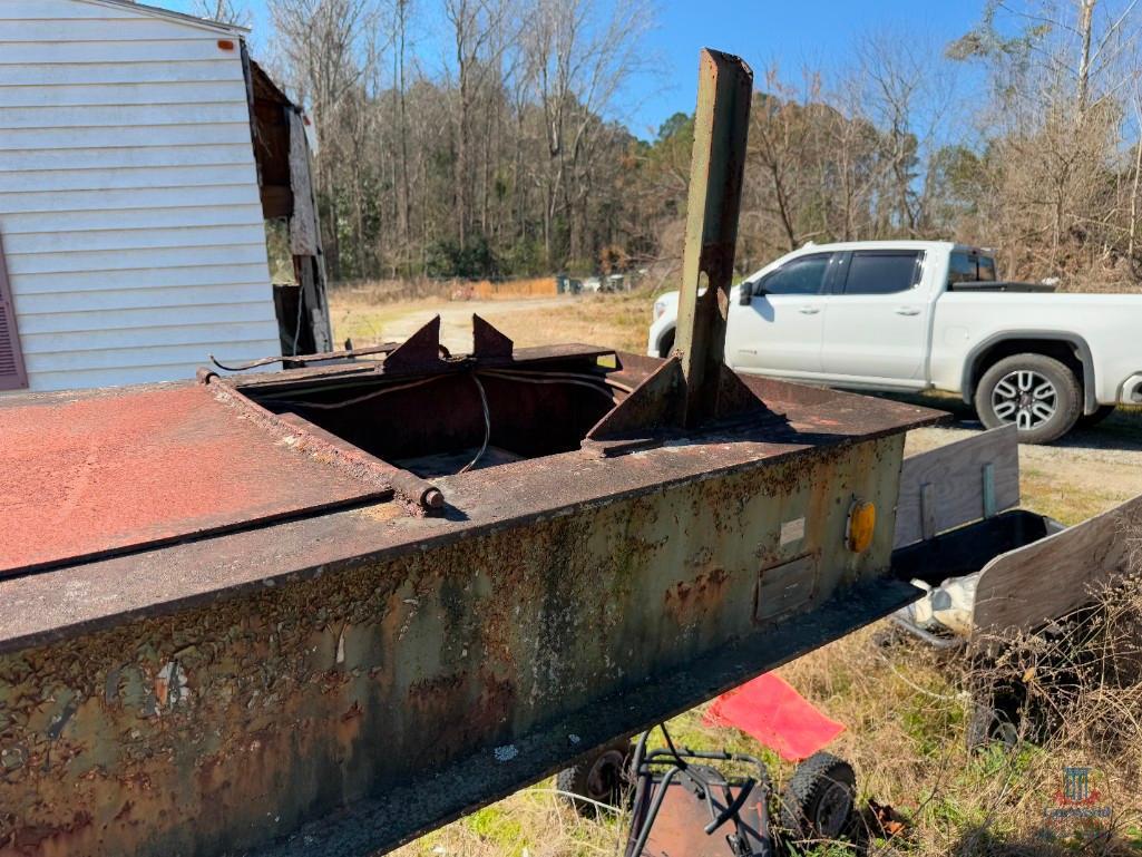 US DEPT. OF THE NAVY 38'X8' TANDEM AXLE STEP DECK TRAILER