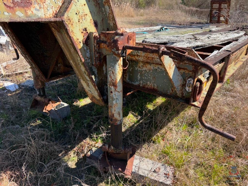 US DEPT. OF THE NAVY 38'X8' TANDEM AXLE STEP DECK TRAILER