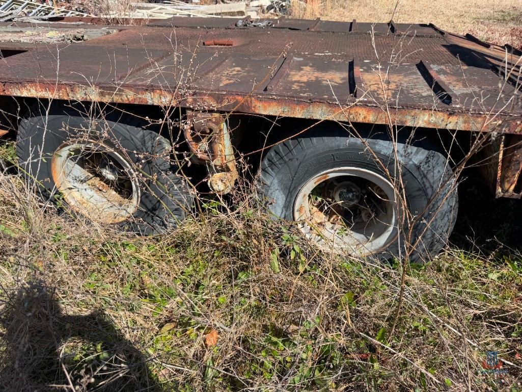 US DEPT. OF THE NAVY 38'X8' TANDEM AXLE STEP DECK TRAILER