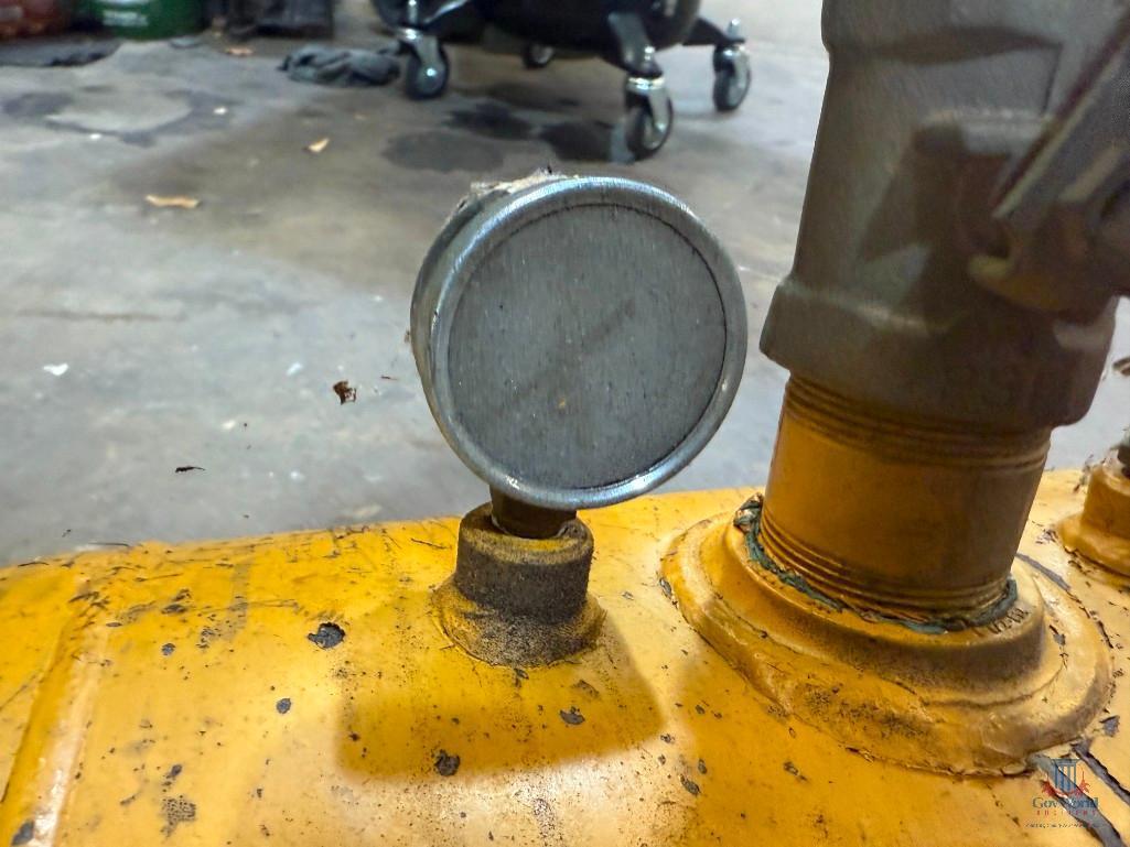 LOT CONSISTING OF AIR TANKS AND BEAD SEATER