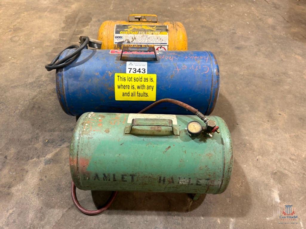 LOT CONSISTING OF AIR TANKS AND BEAD SEATER
