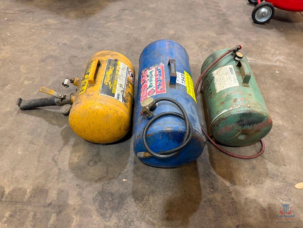 LOT CONSISTING OF AIR TANKS AND BEAD SEATER