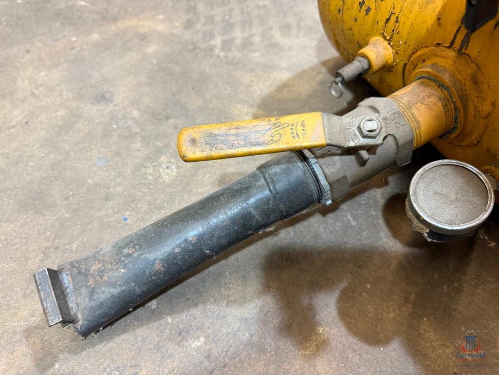 LOT CONSISTING OF AIR TANKS AND BEAD SEATER
