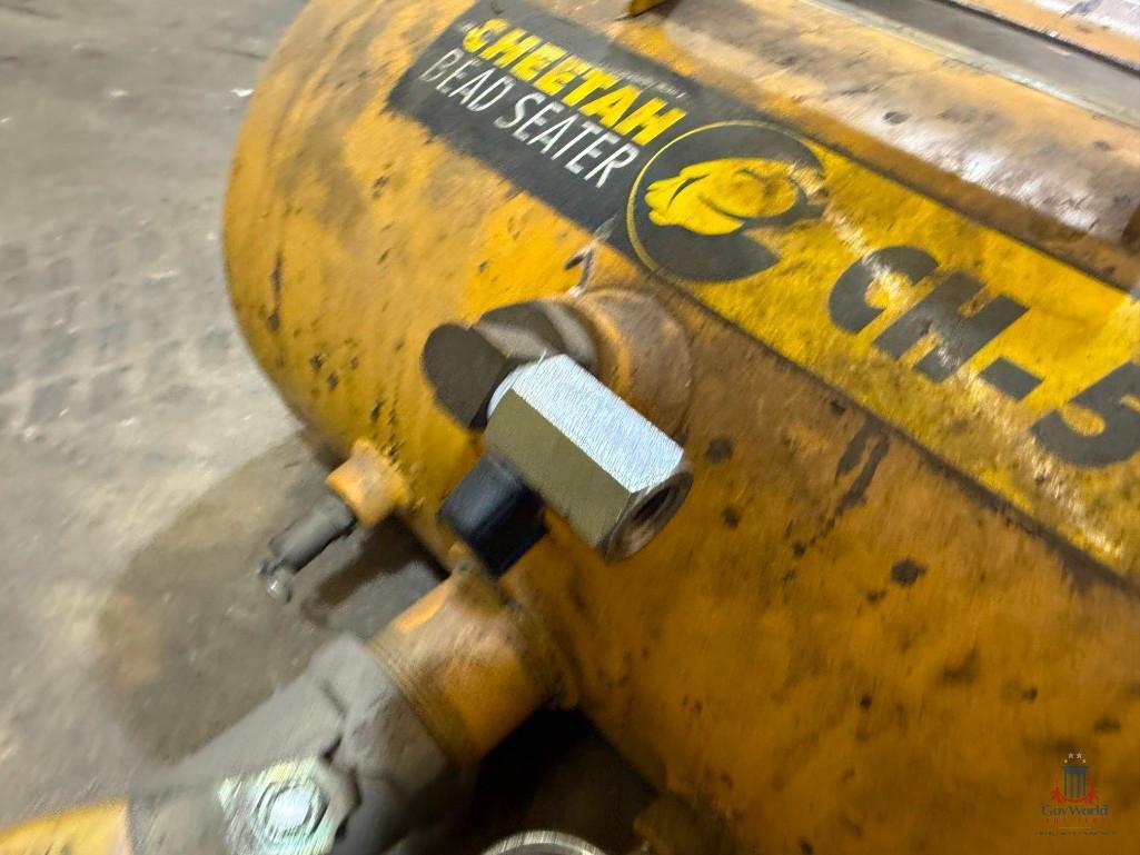 LOT CONSISTING OF AIR TANKS AND BEAD SEATER