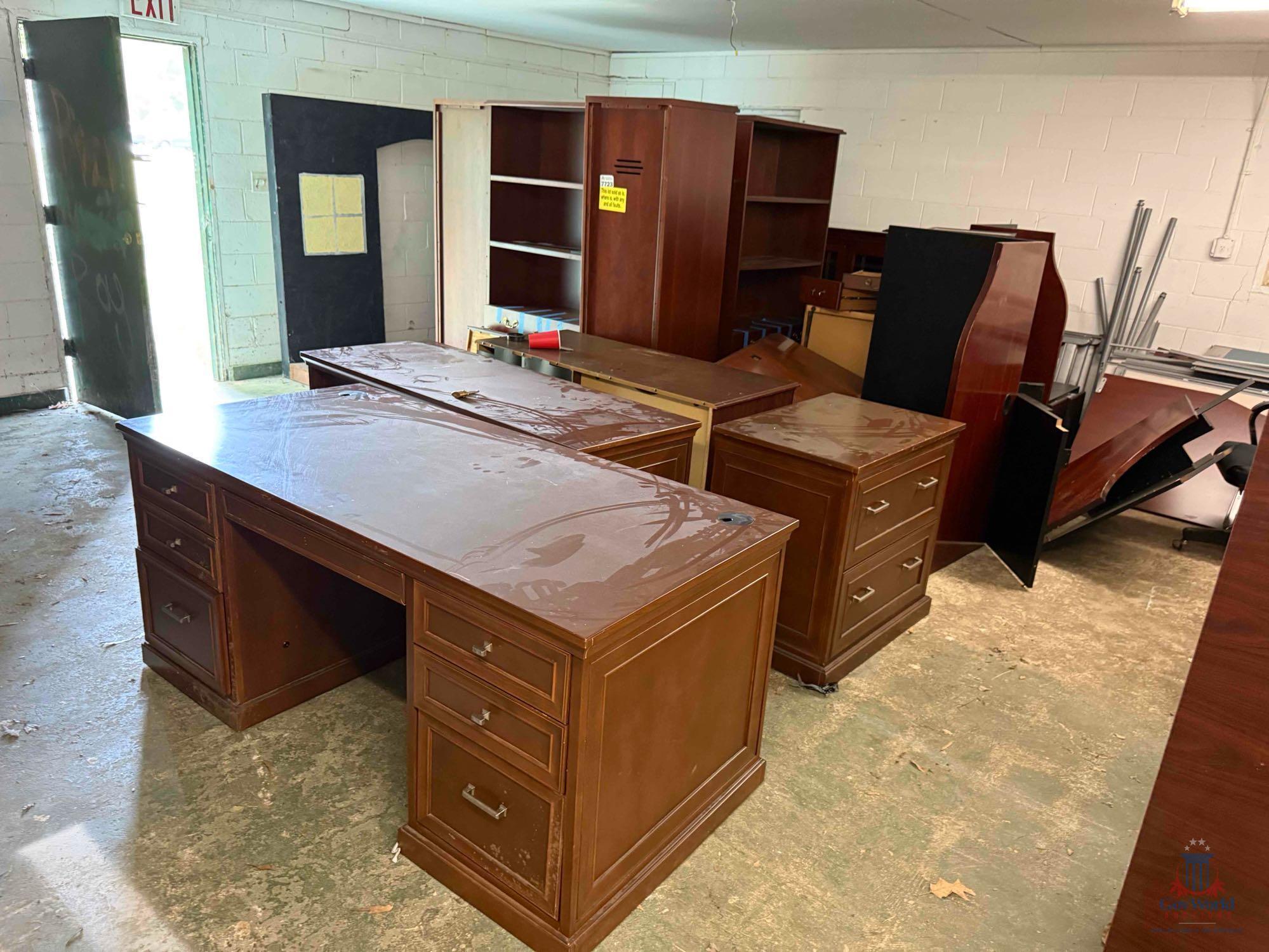 LOT CONSISTING OF OFFICE FURNITURE