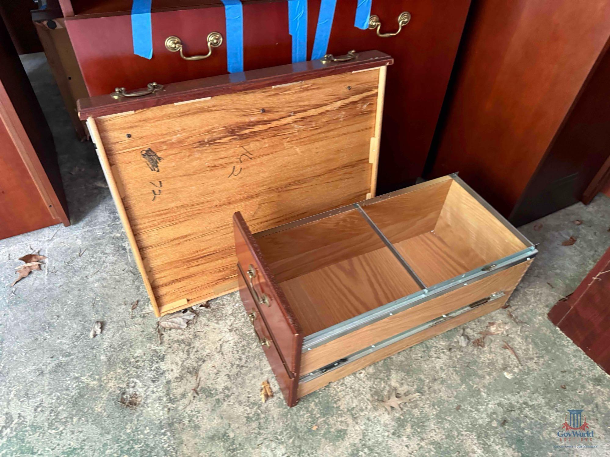 LOT CONSISTING OF OFFICE FURNITURE