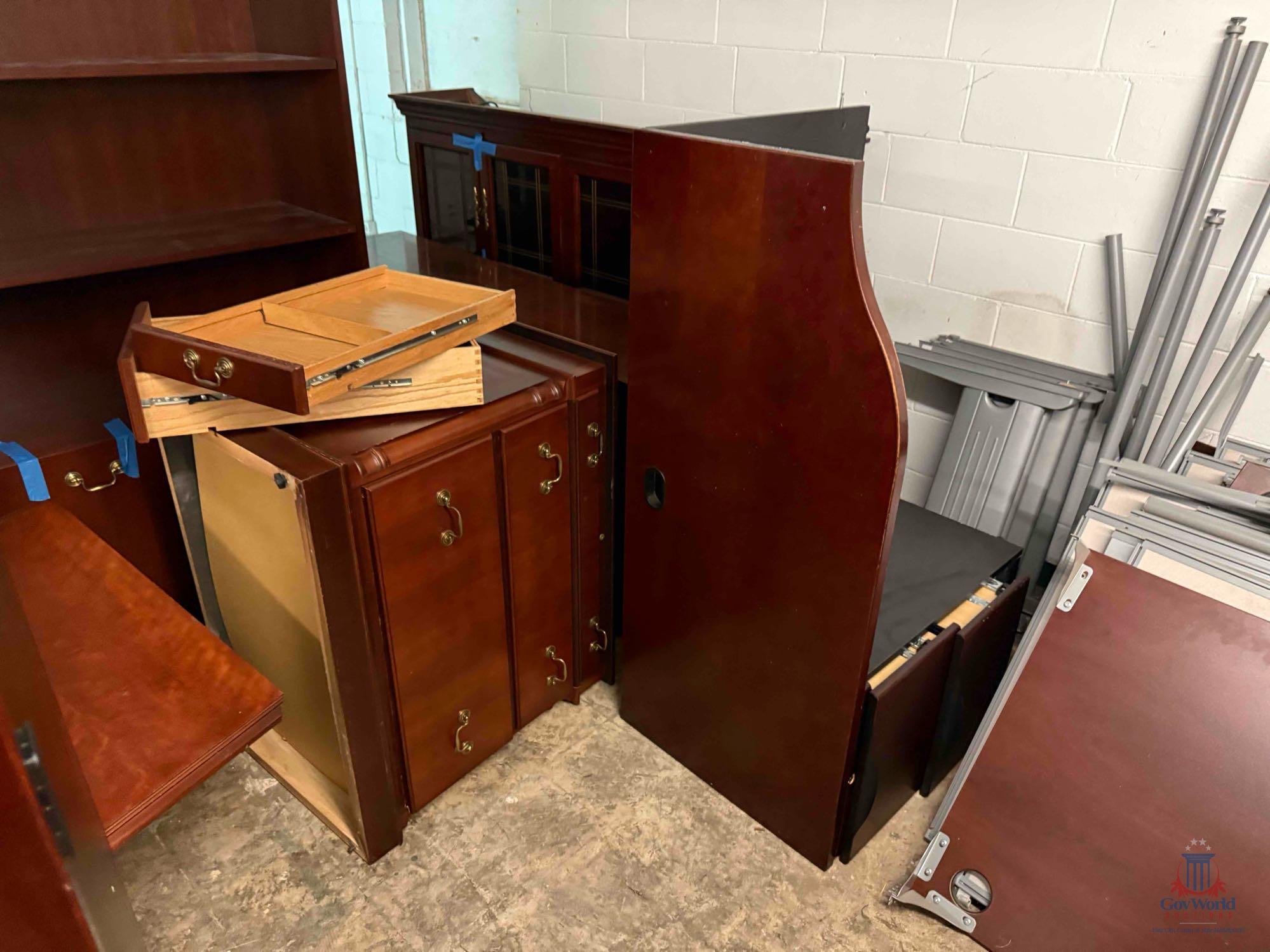 LOT CONSISTING OF OFFICE FURNITURE