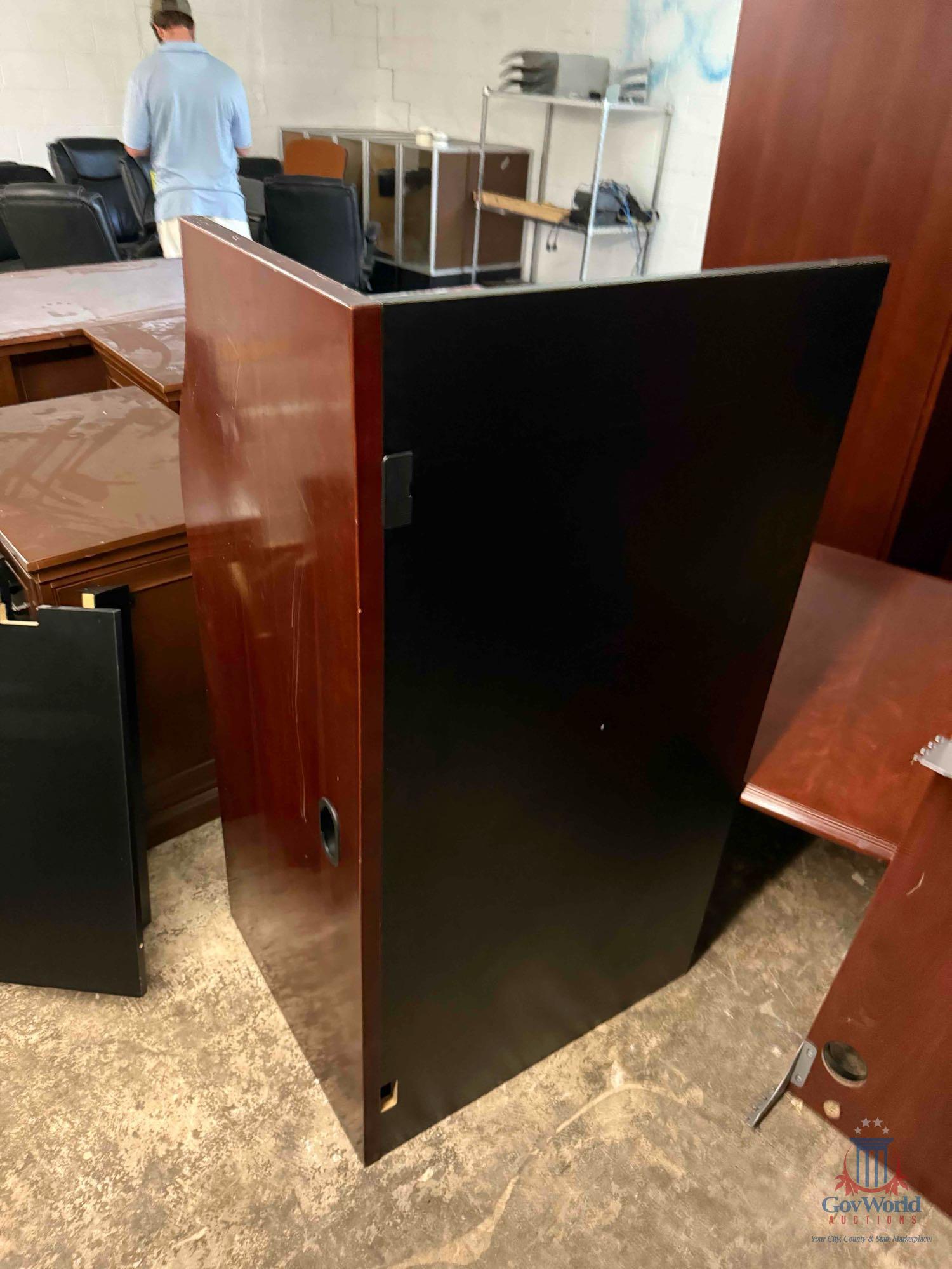 LOT CONSISTING OF OFFICE FURNITURE