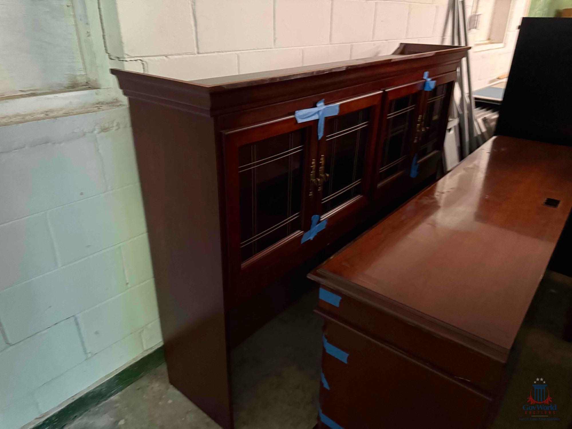 LOT CONSISTING OF OFFICE FURNITURE