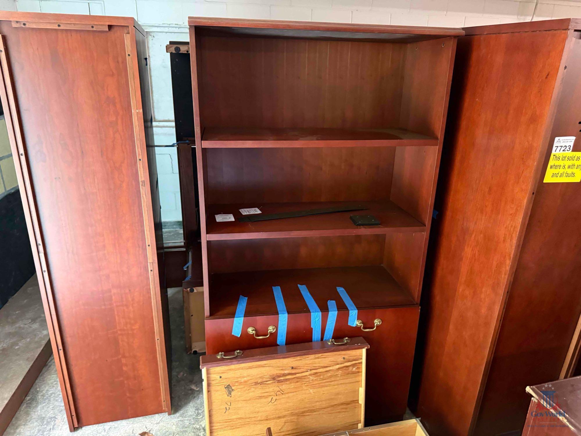 LOT CONSISTING OF OFFICE FURNITURE