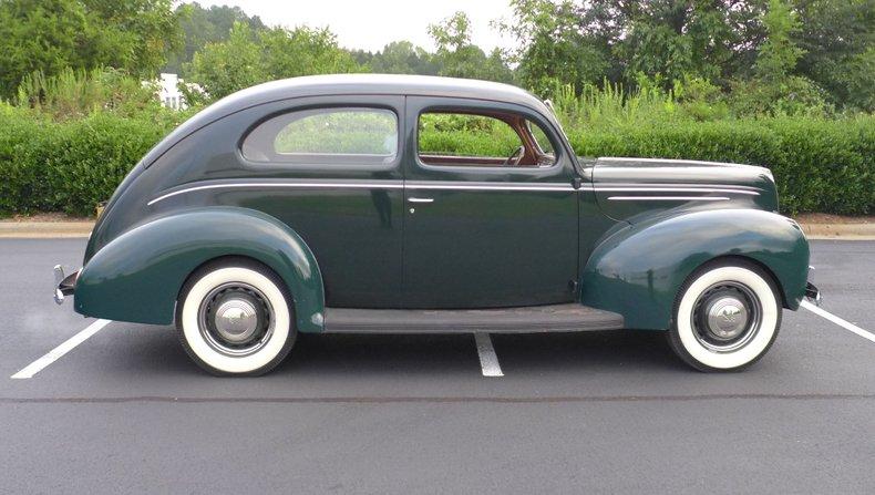 1939 Ford 2 Door Deluxe Sedan