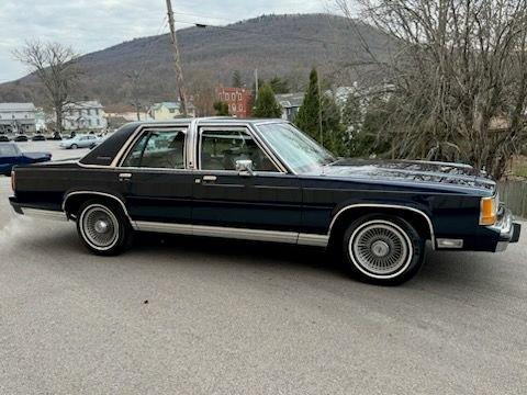 1990 Ford Crown Victoria LX