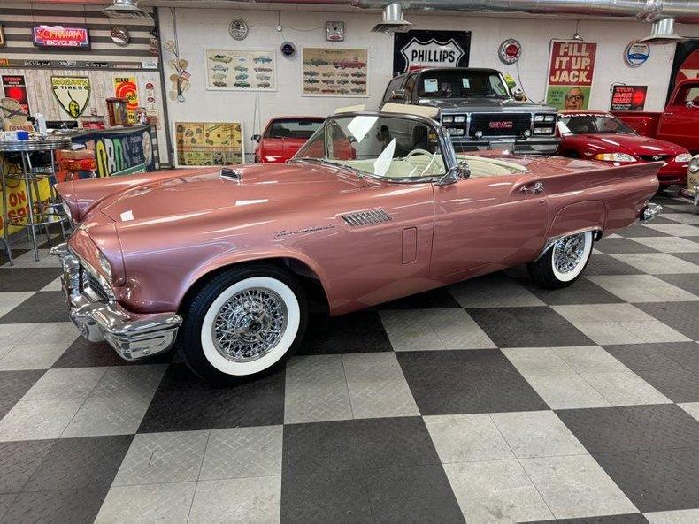 1957 Ford Thunderbird