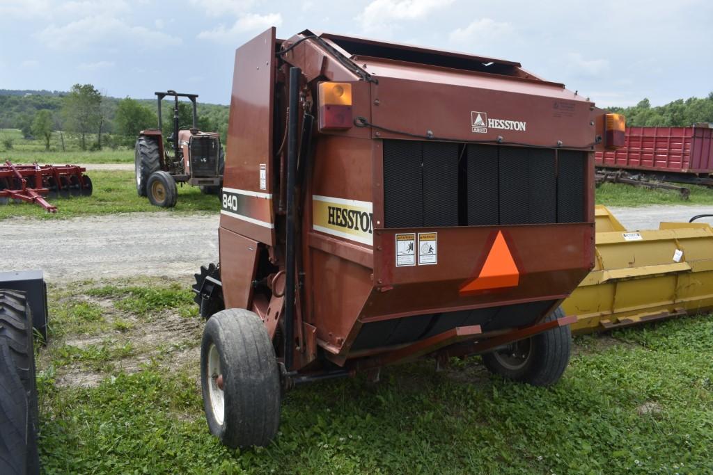 Hesston 840 Round Baler
