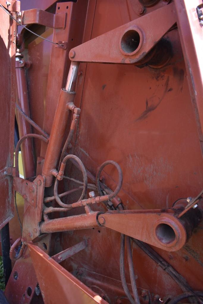 Hesston 840 Round Baler