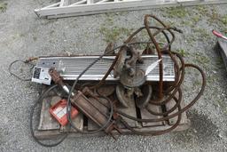 Pallet with Hydraulic Cylinder, Dolly Wheels, Heater
