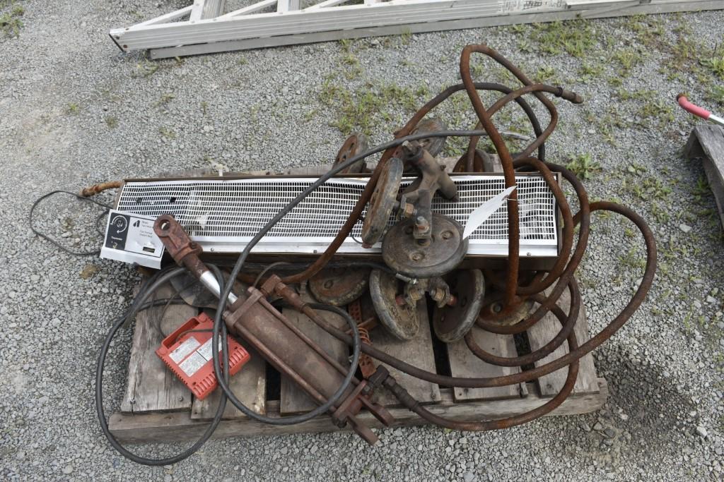 Pallet with Hydraulic Cylinder, Dolly Wheels, Heater