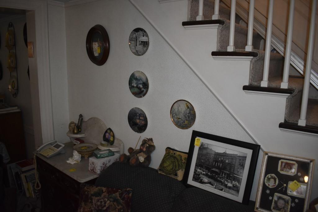 Plates, Pictures, Stuffed animals and nice lamp