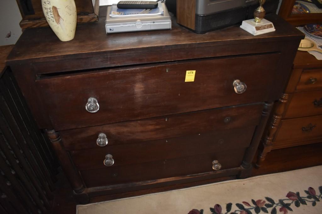 4 Drawer dresser with glass handles