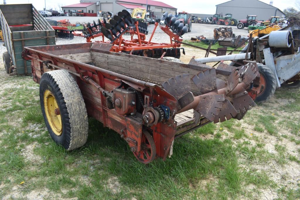 International 175 Manure Spreader