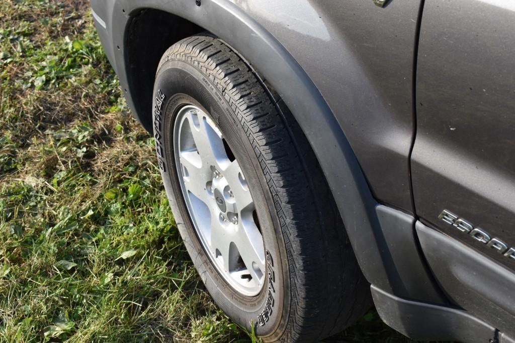 2002 Ford Escape car