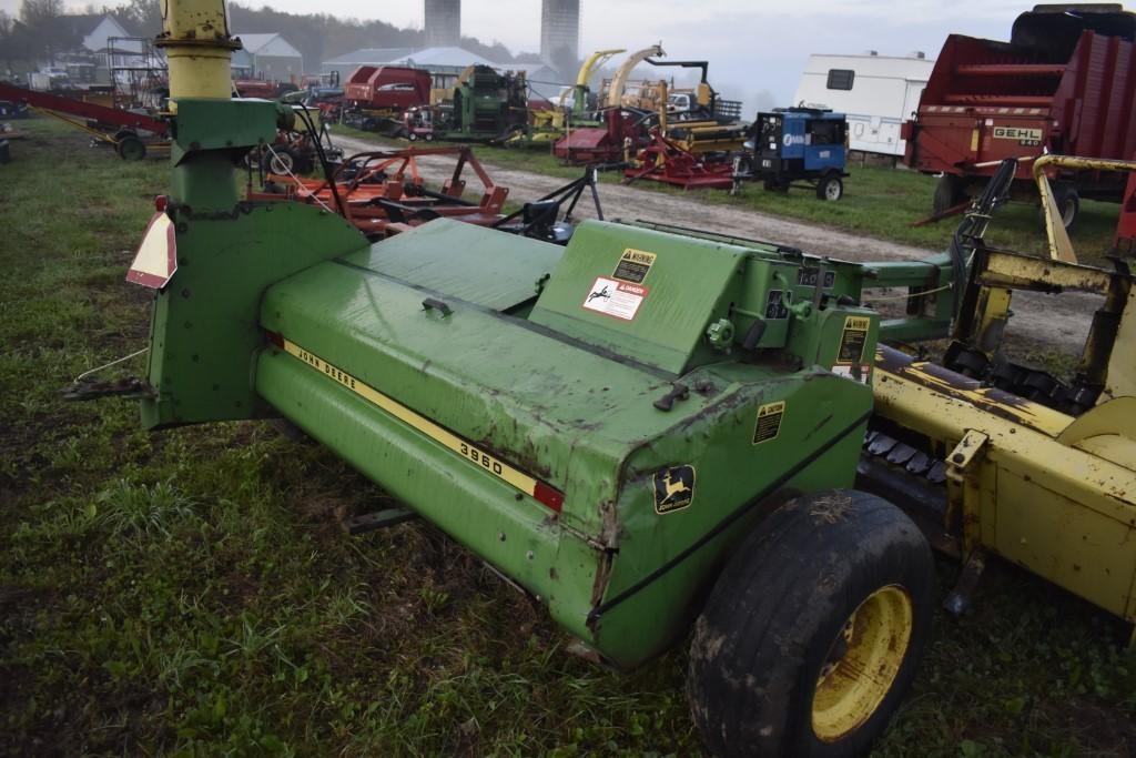 John Deere 3960 Chopper Unit with Hay head and Corn Head
