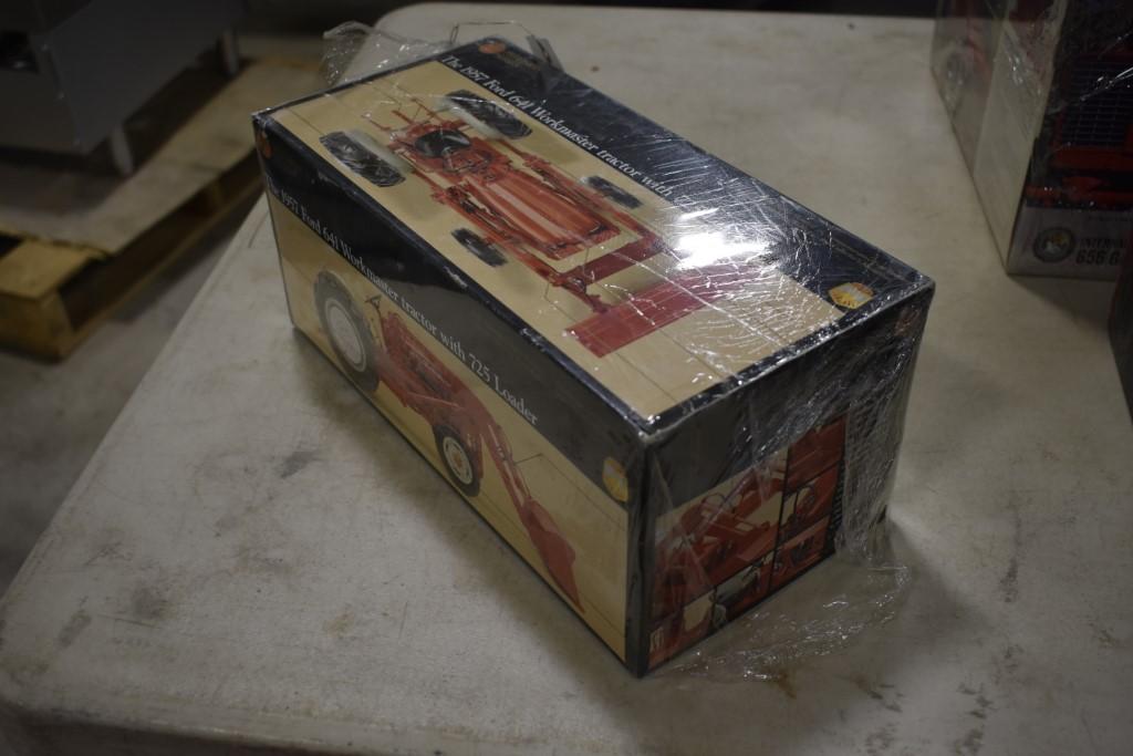 ERTL 1957 Ford 641 Workmaster Tractor With 725 Loader