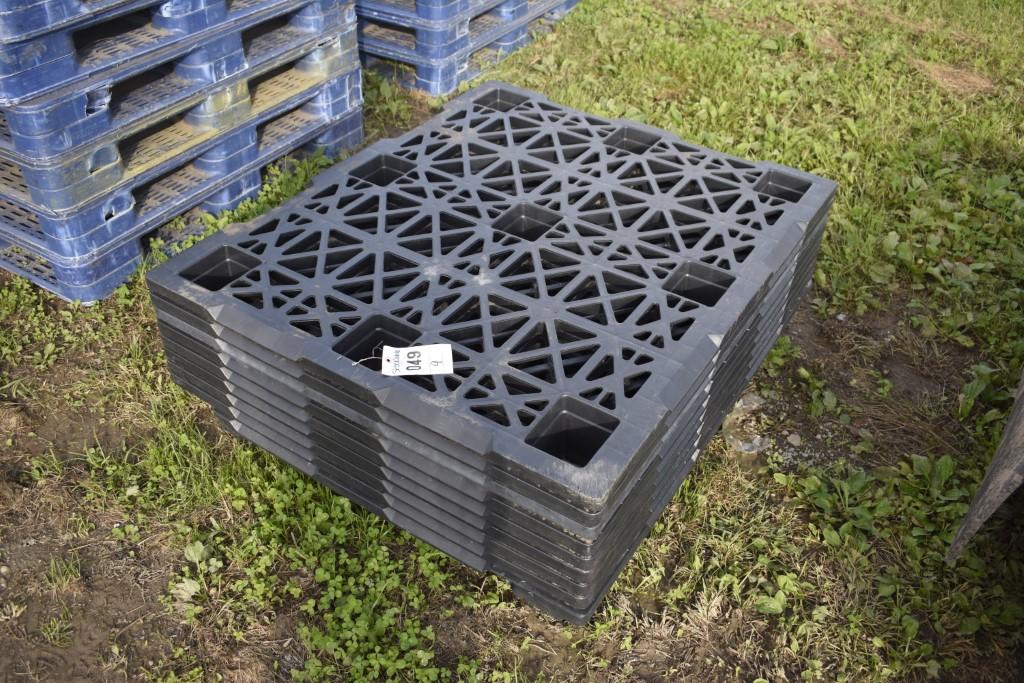 9 Stackable pallets