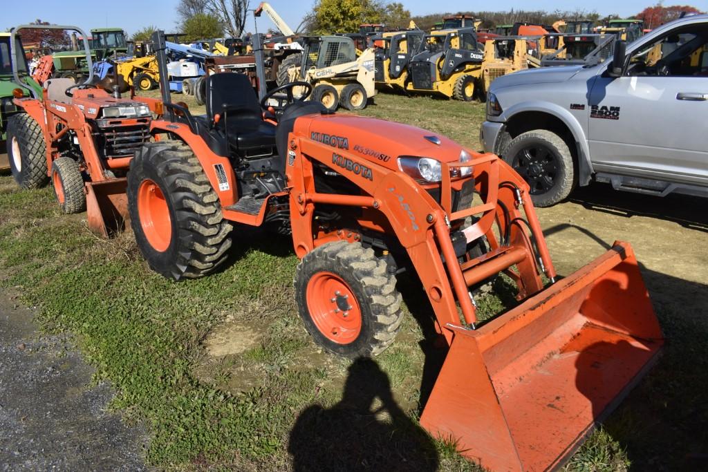 Kubota B3300SU Loader Tractor