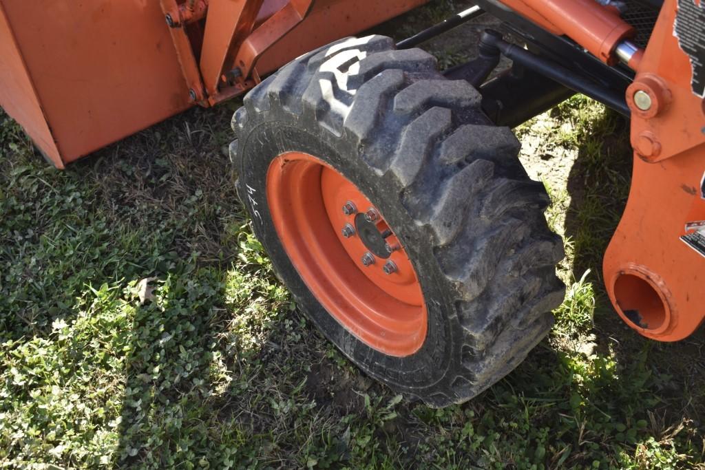 Kubota B3300SU Loader Tractor