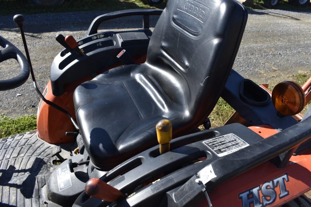 Kubota B3300SU Loader Tractor