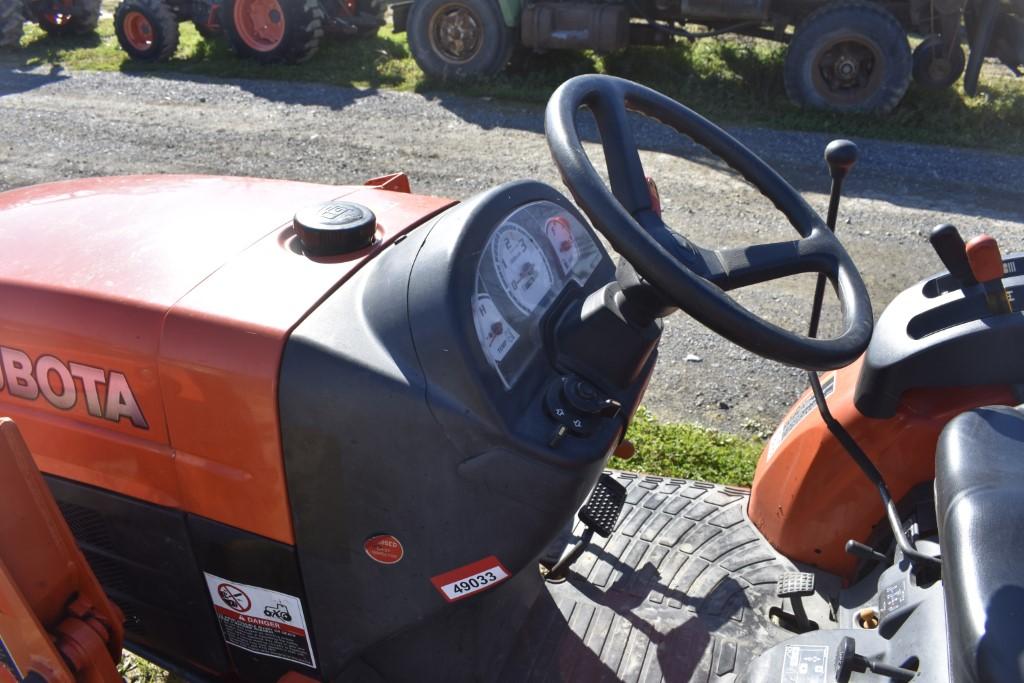 Kubota B3300SU Loader Tractor