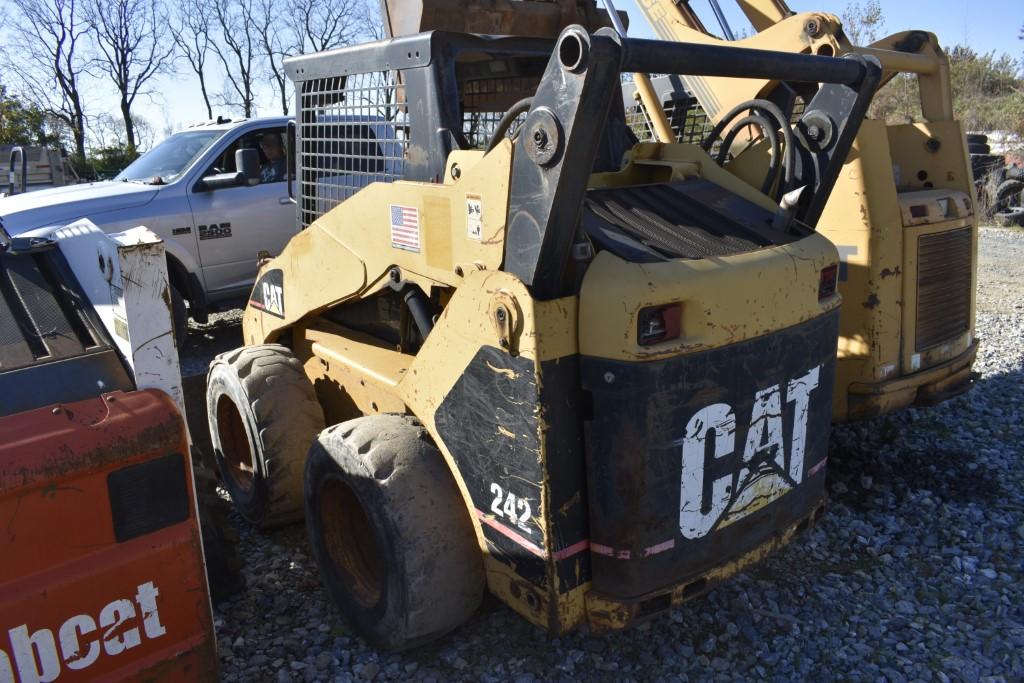 CAT 242 Skid Steer