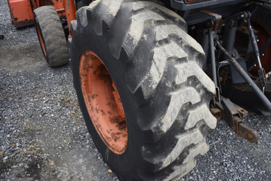 Kubota L4330 Loader Tractor