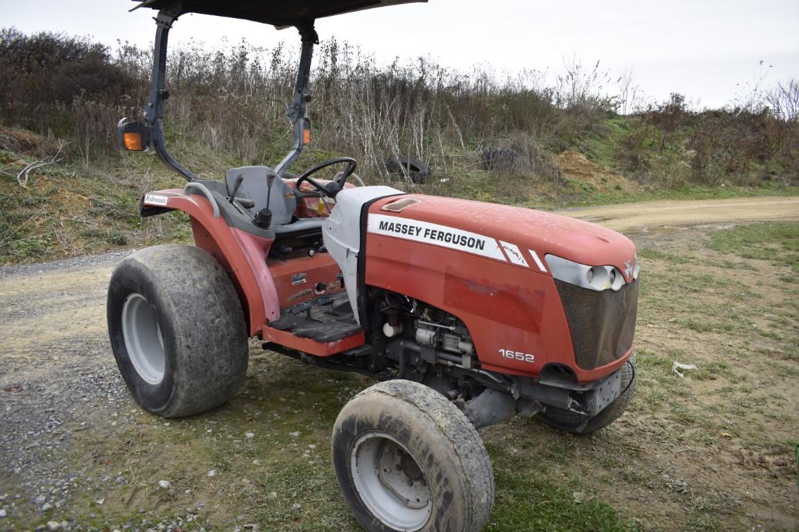 Massey Ferguson 1652 Tractor