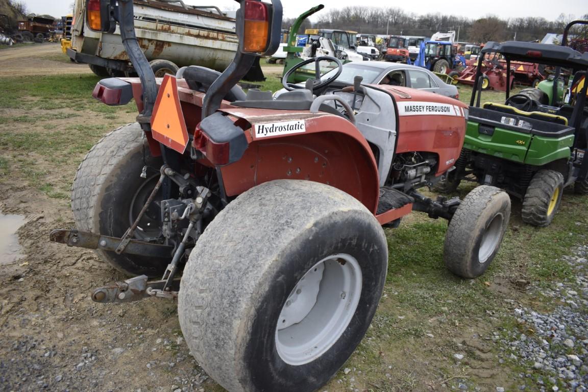 Massey Ferguson 1652 Tractor
