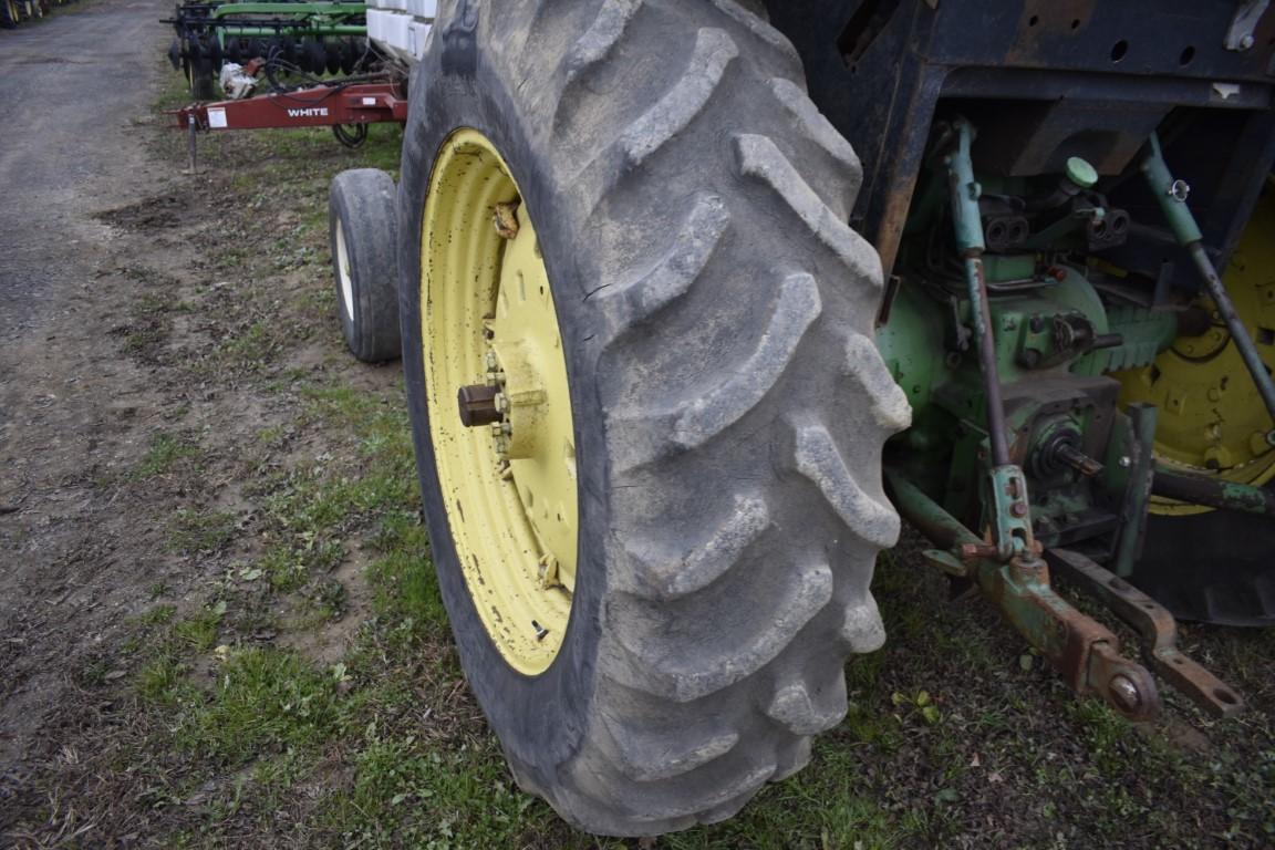 John Deere 2950 Tractor